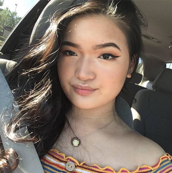 Meet your Posher, Ysabelle - Picture 1 of 1